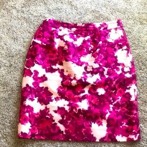 Women’s SZ 8, cotton/silk knee length skirt.